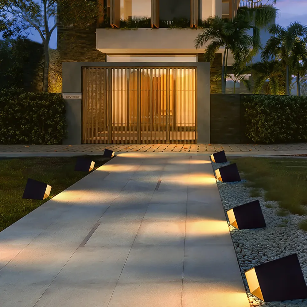 LED Geometric Wedge Landscape Light | Modern Outdoor Architectural Lamp